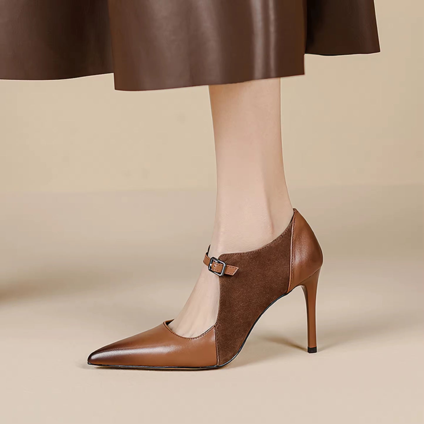 Zapato de Tacón Alto Mujer – Cuero y Gamuza Marrón con Correa Elegante